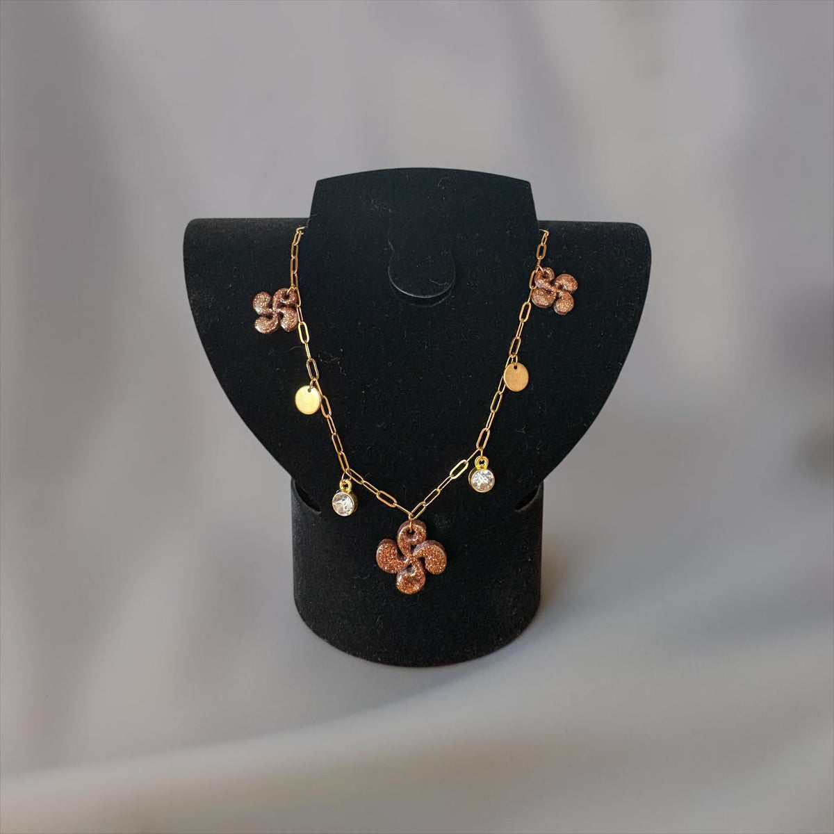 Collier Croix Basque Dorée et Marron