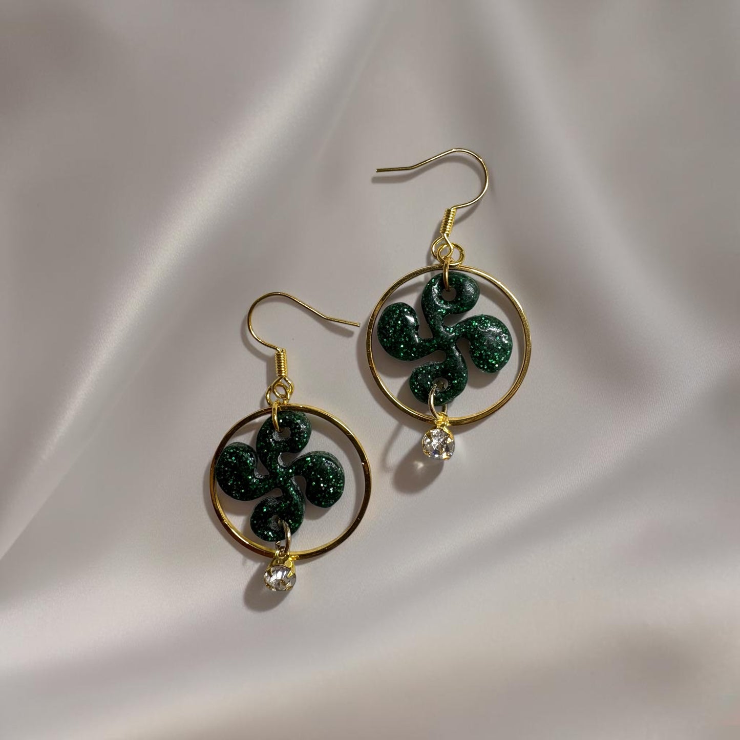 Boucles d'oreilles Croix Basque - Vert Emeraude Pailleté