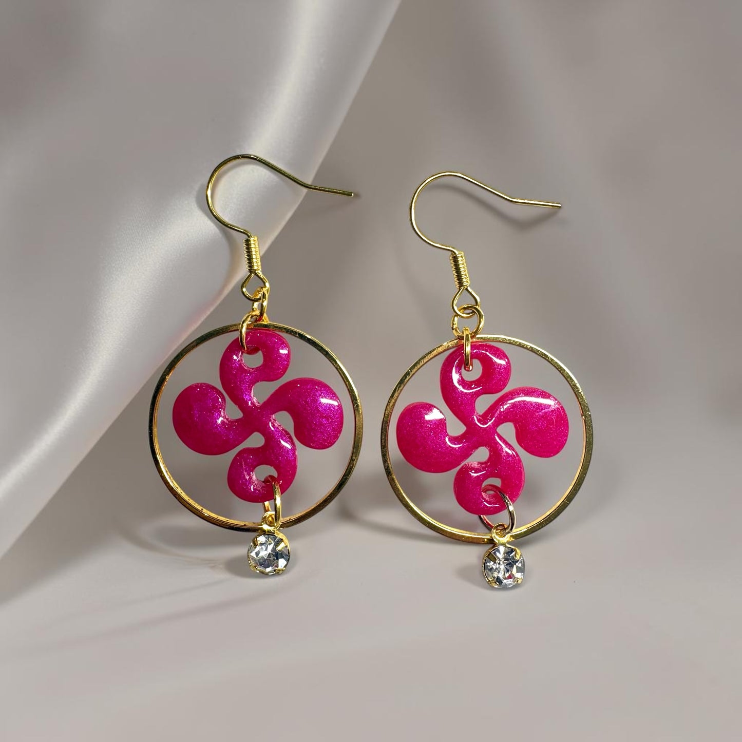 Boucles d'oreilles Croix Basque - Rose Fuchsia Nacré